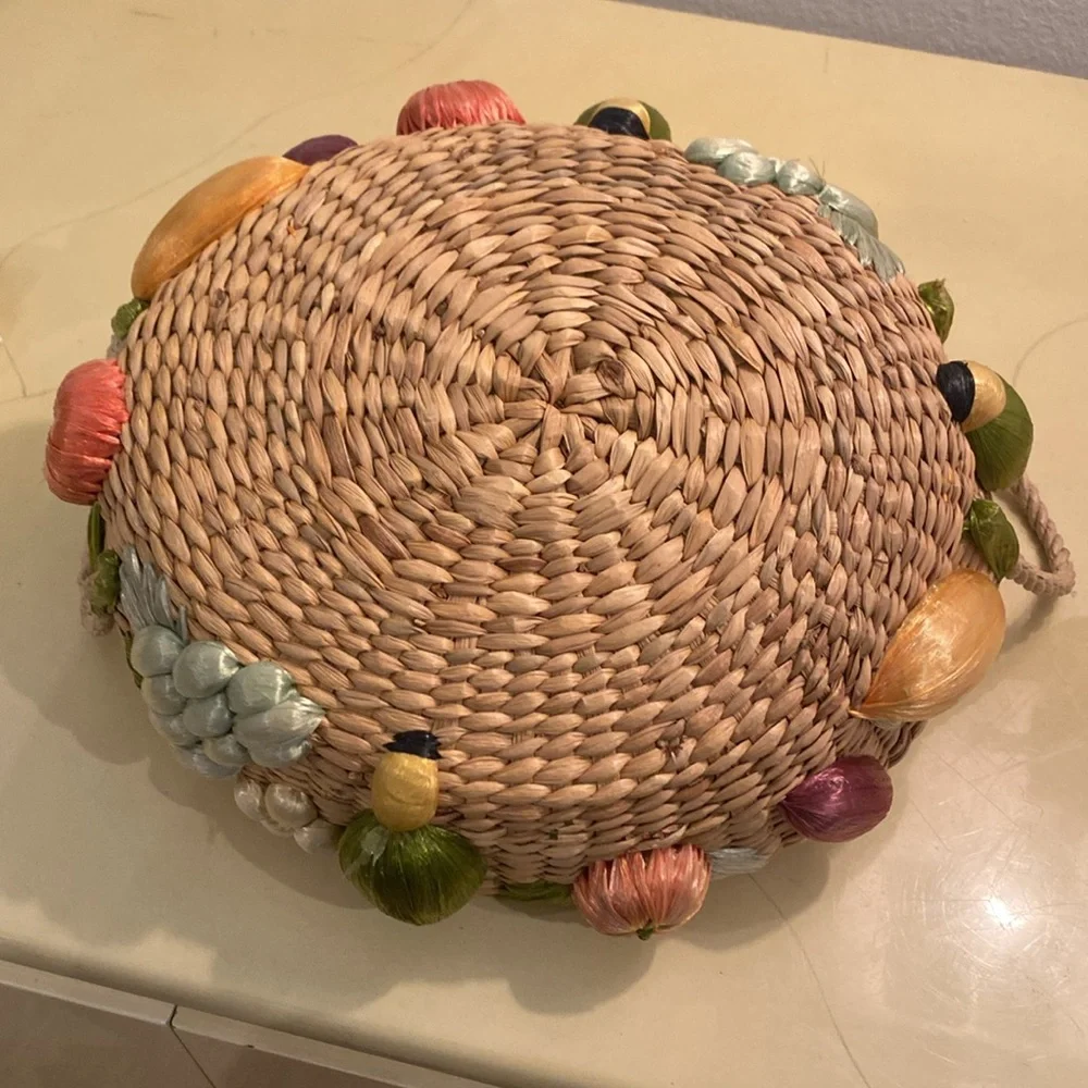 Vintage Woven Raffia Straw Round Casserole Basket.‎  Handles.  Colorful Veggie